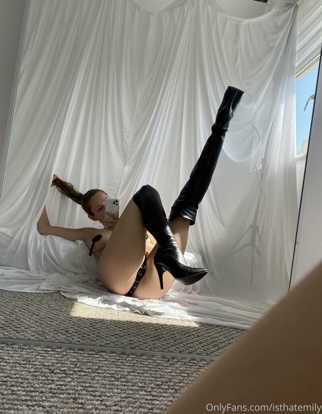 isthatemily erotic star picture