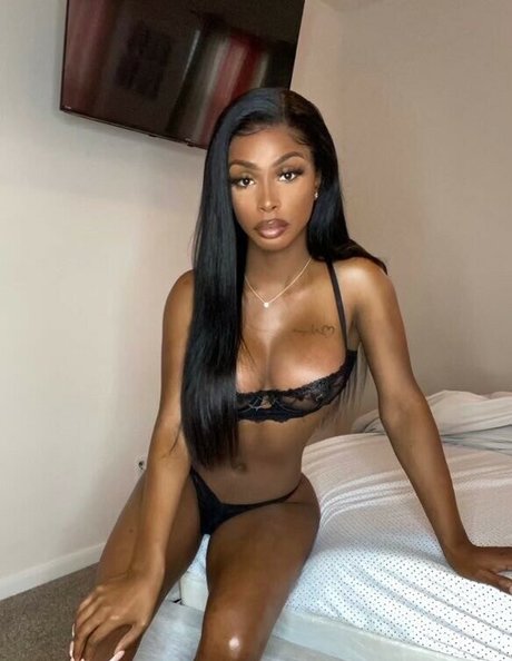 Bianca Cash model adult photo