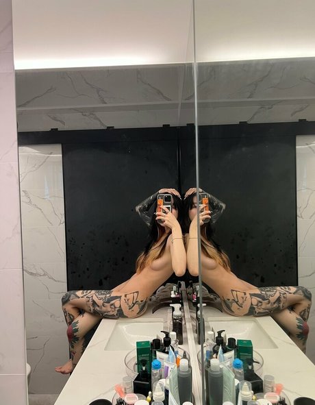 Thotoro model adult picture