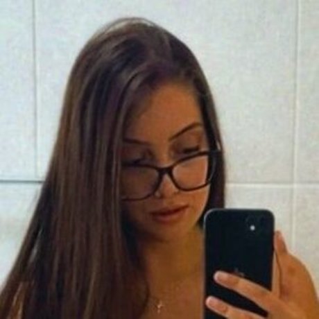 Karen Sara pornstar beautiful pics