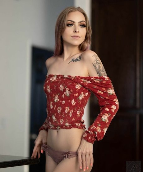 Officialbubblybrooke erotic model pic