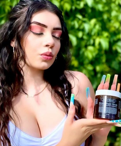 Lilbittyliv pornstar nude photo