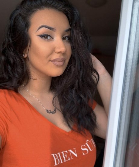 arab pussy onlyfans top image