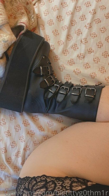 bigtittyg0thm1r pornographic actress pictures