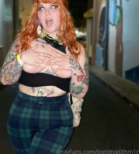 bigtittyg0thm1r free star archive