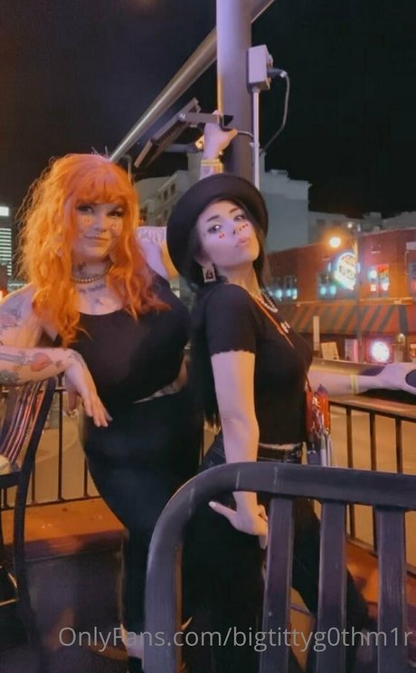 bigtittyg0thm1r adult model pictures