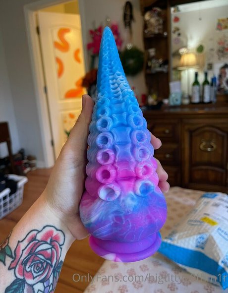 bigtittyg0thm1r sex model archive