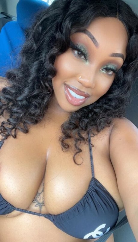 Amilli Monroe pornstar naked pics