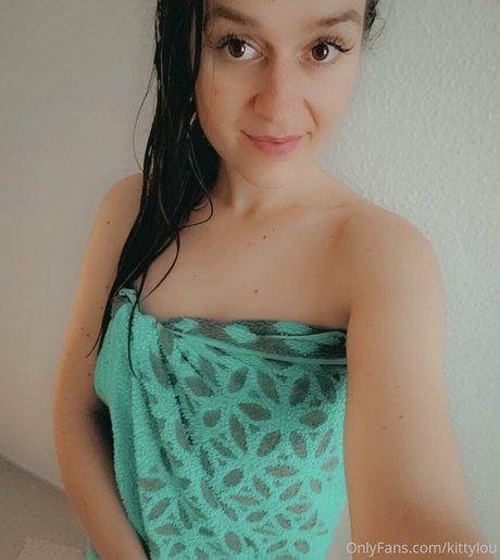 kittylou exclusive model pic