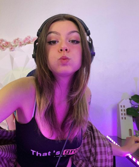 Sophia Does Random Stuff hd model picture