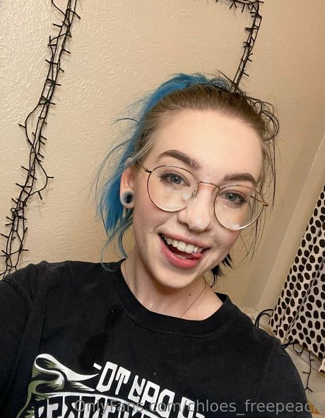 chloes freepeach nudes model photos