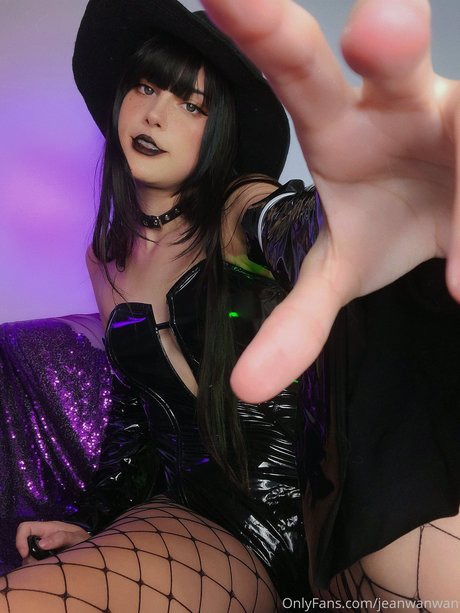 teen young onlyfans erotic image