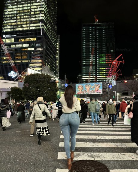 xxapple e nude model img