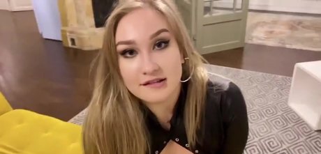 horny girls onlyfans top images