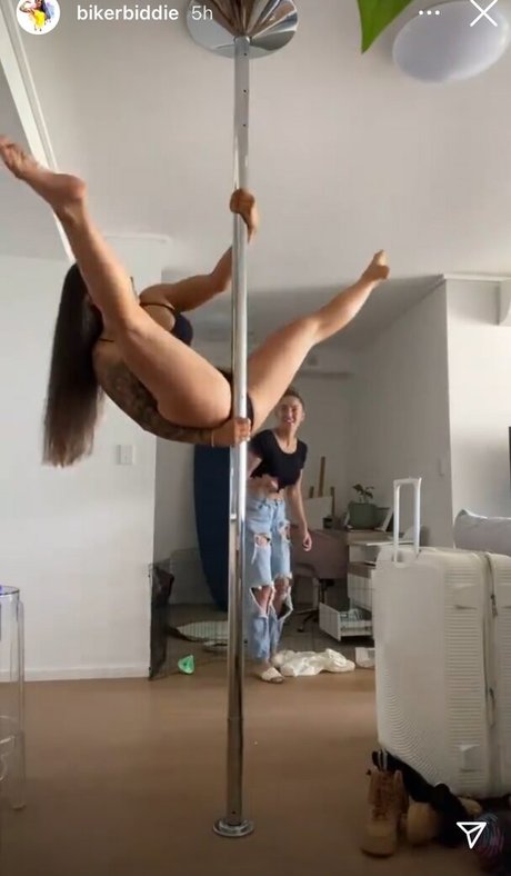 Biker Biddie star xxx gallery