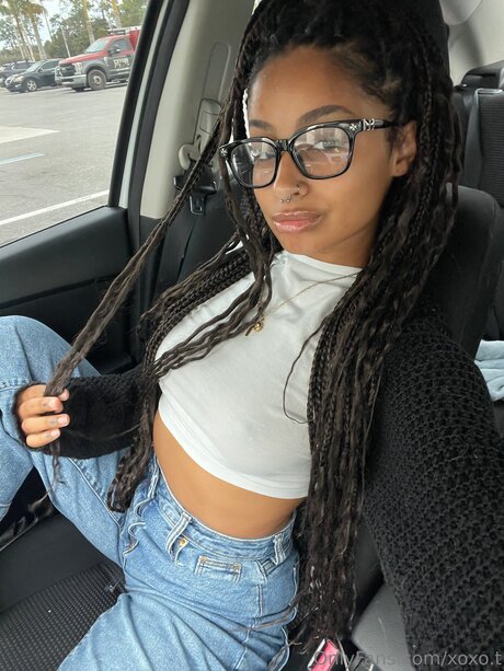 xoxo t model naked photo