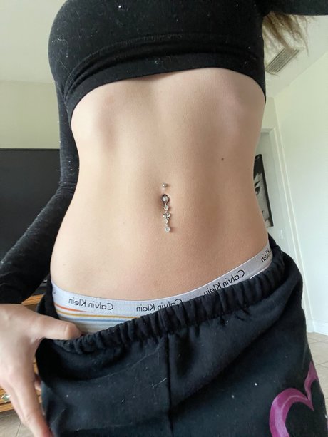 Rowsvee nude pornstar img