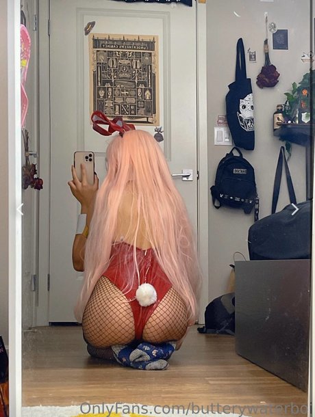 Emi Bunny sexy star image