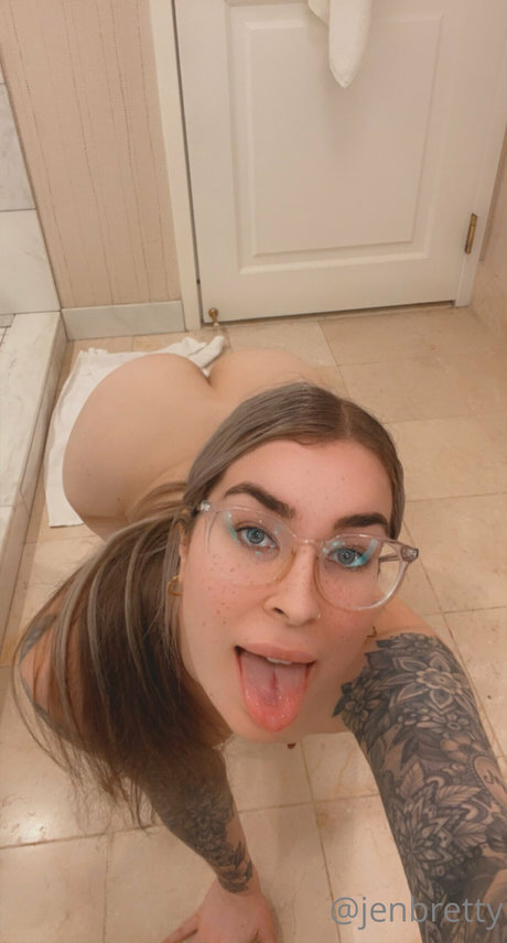 Jen Brett star top picture