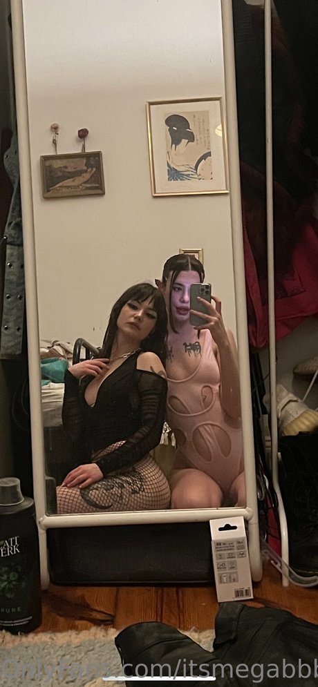 itsmegabbby nude star image