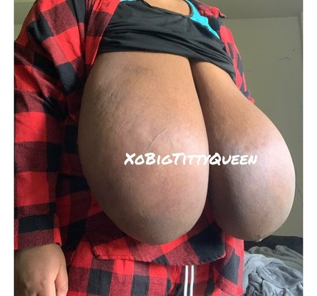 XoBigTittyQueen pornstar nude picture