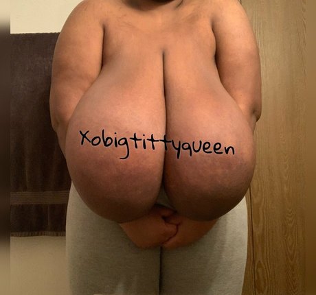 XoBigTittyQueen exclusive model image