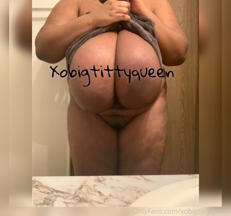 XoBigTittyQueen beautiful pornstar img