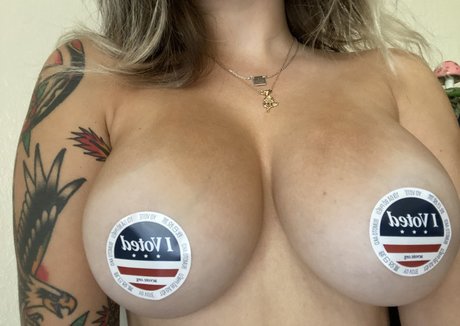 Trapqueenofdarkness model nude picture