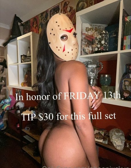 Phoenix Skye model art galleries