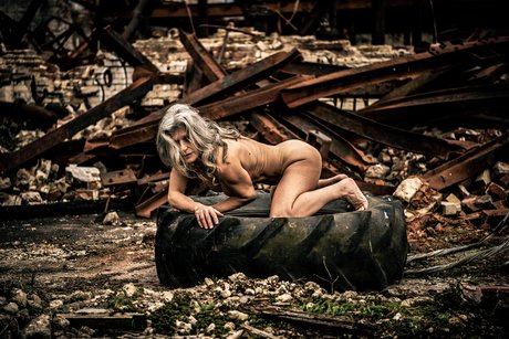 Helen saunders hd model images