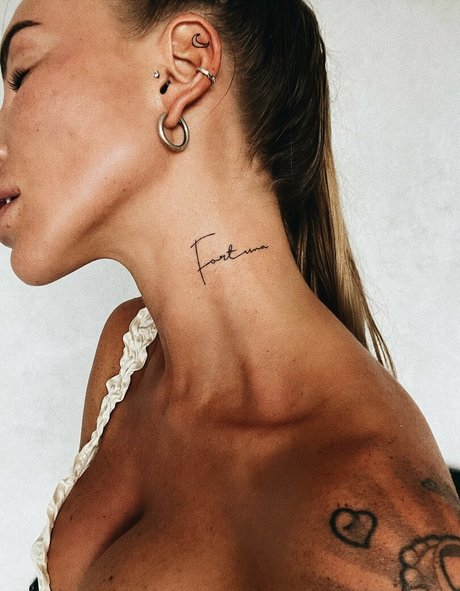 Anna Aksyuk star pornographic gallery