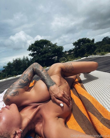 girl on girl onlyfans free naked galleries