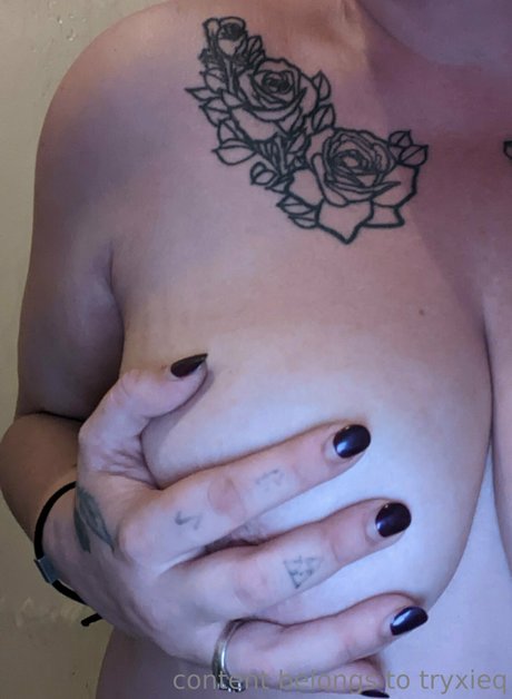 tryxieq naked actress img