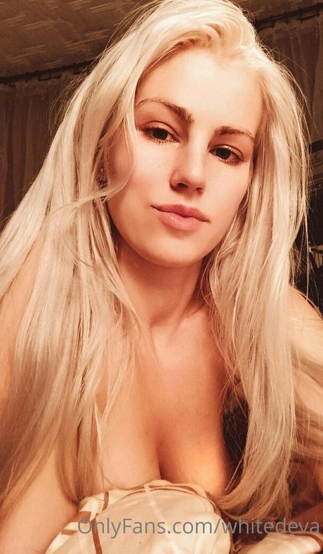 Whitedeva Maddy pornstar naked img