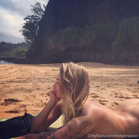 Aimee Lynn pretty star pic