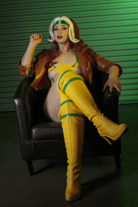 Feisty Vee model free galleries