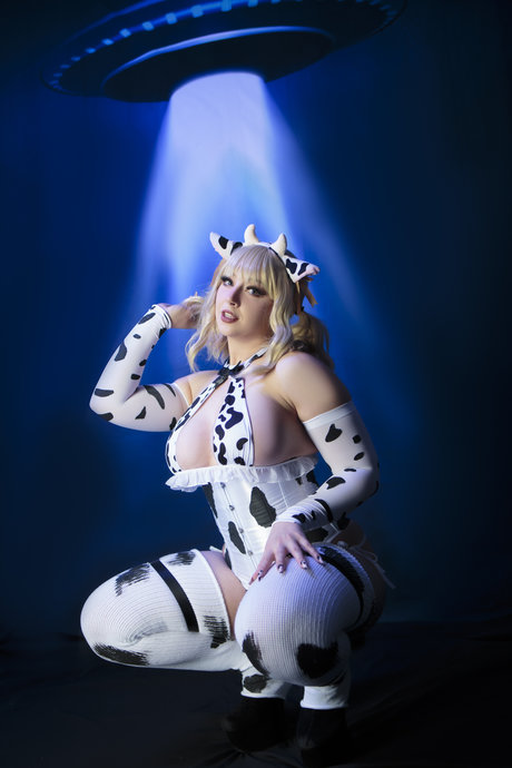 Feisty Vee naked model gallery