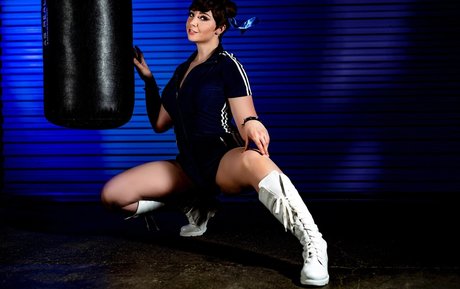 Feisty Vee nude pornstar images