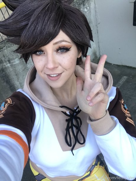 Feisty Vee model pics