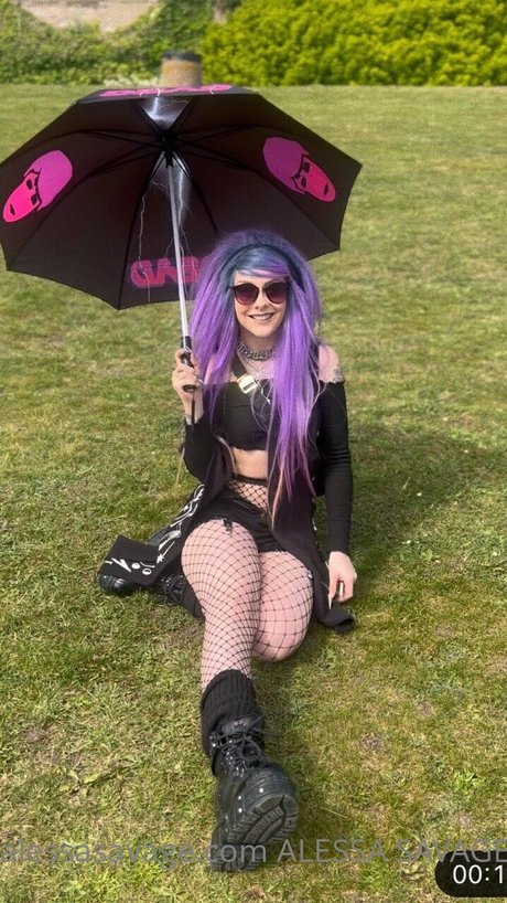 Alessa Savage star exclusive pics