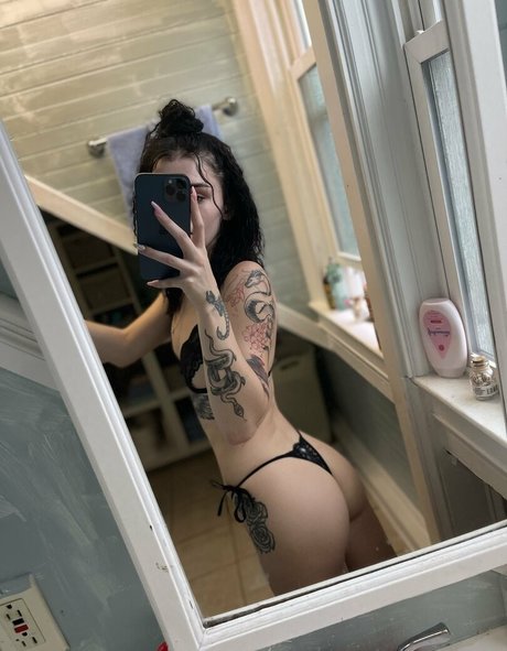 CreamQueen sexy pornstar photos