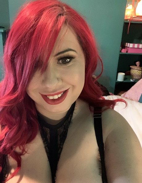 Lucy Jones model art image