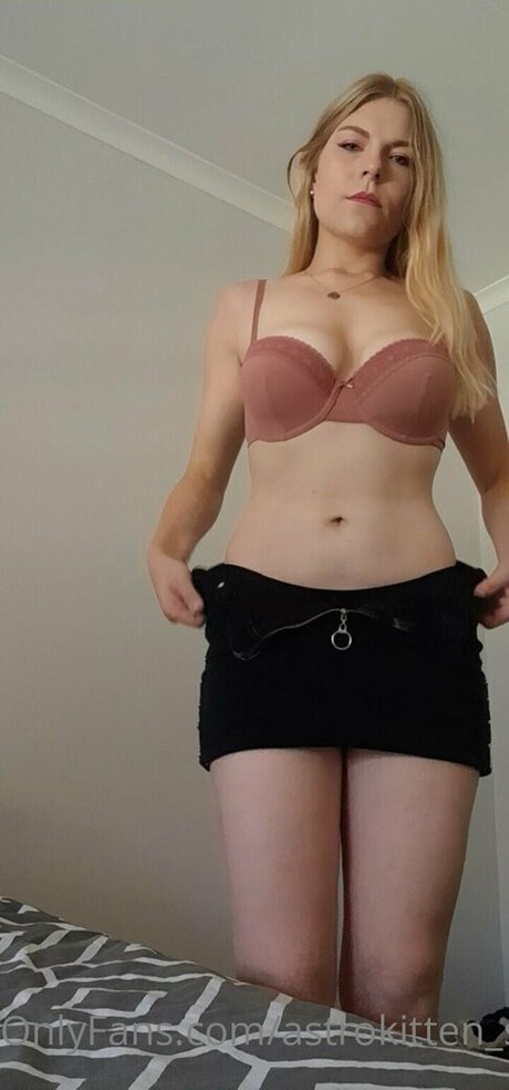 Astrokitten sa model pornographic photos