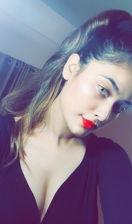 Nidhi Maheshwari naked pornstar pic