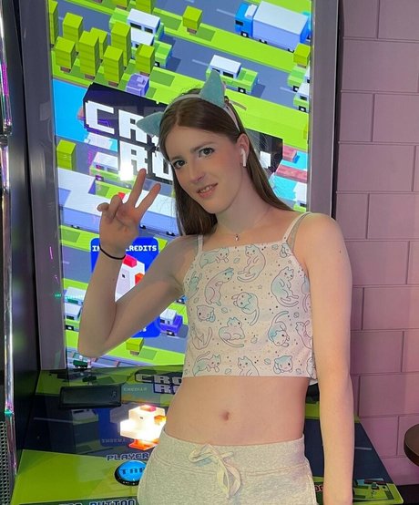 lilhyper nude actress photos