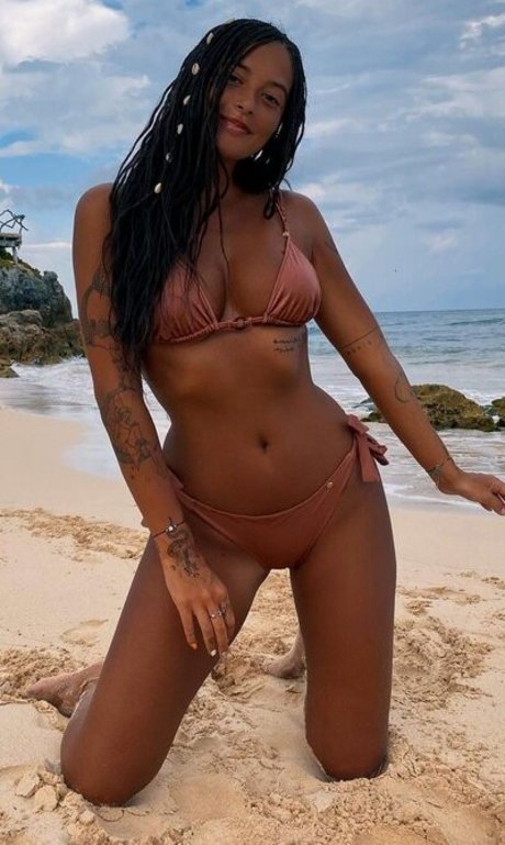 Karolina Meschino star top pictures