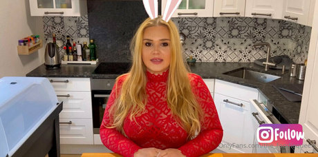 the foodiequeen model adult photo