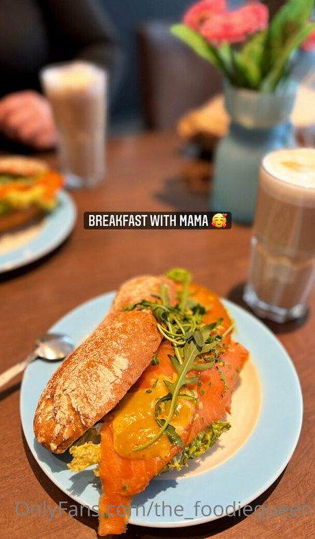 the foodiequeen high quality model image