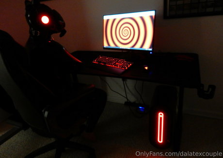 dalatexcouple exclusive model picture