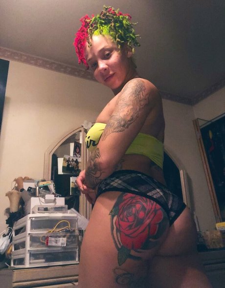 Ms Naturals pornstar naked pic